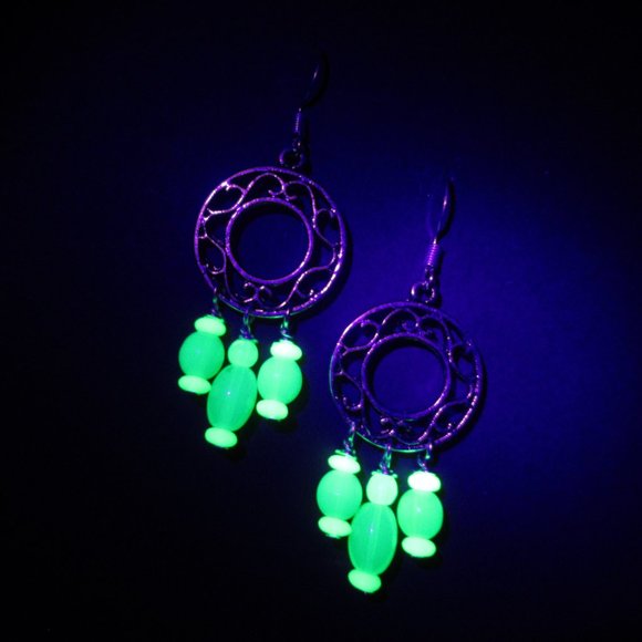 Uranium Glass bead dangle earrings - Picture 2 of 12